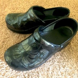 Women’s Glossy Dansko Clogs Size 36 EU